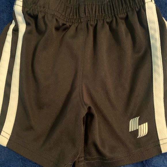 3 sizes 2T Oshkosh B’gosh & Children’s Place shorts - Picture 3 of 4